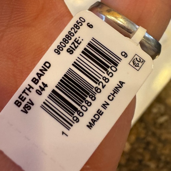 Kendra Scott Silver Beth- Yellowstone (Yellow Rose) Band Ring - Picture 2 of 5